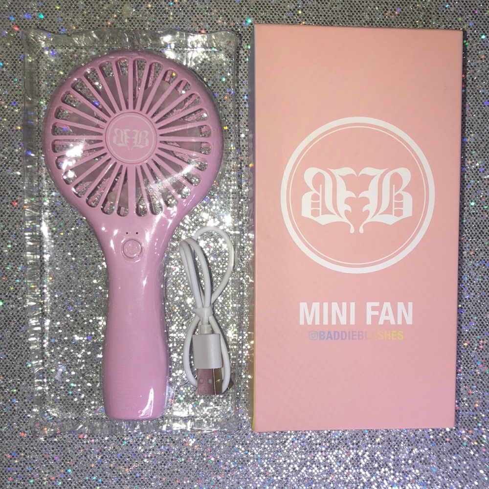 💘🆕💘Baddie B Lashes Rechargeable Mini Fan - Picture 8 of 8